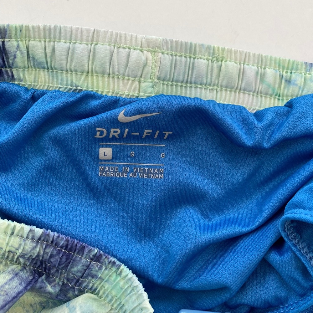 Nike dry fit tye die shorts - Picture 6 of 6